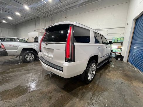 Used 2016 Cadillac Escalade Luxury image 4