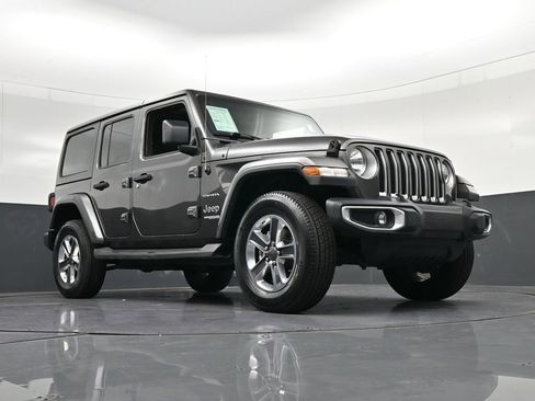 Used 2018 Jeep Wrangler Unlimited Sahara AWD/4WD image 35