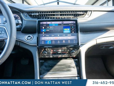 Used 2024 Jeep Grand Cherokee L Limited w/ Luxury Tech Group II AWD/4WD image 8
