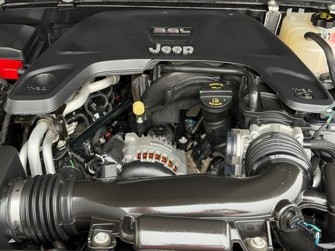 Used 2021 Jeep Gladiator Sport image 9