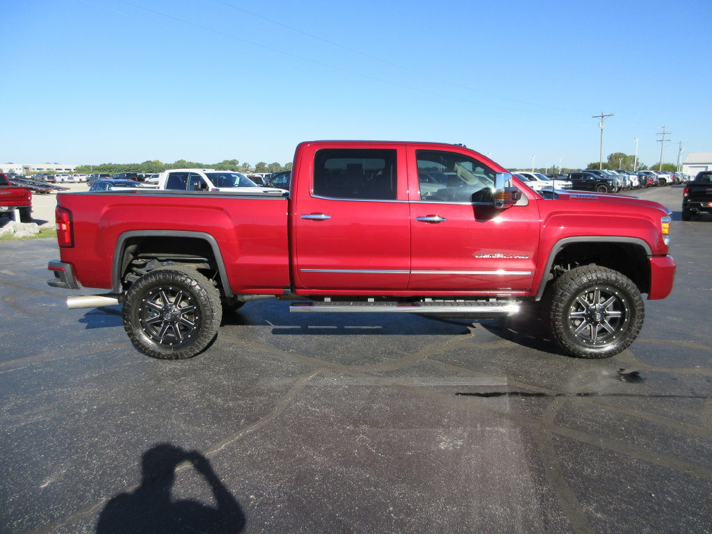 Used 2019 GMC Sierra 3500 Denali w/ Duramax Plus Package AWD/4WD image 4
