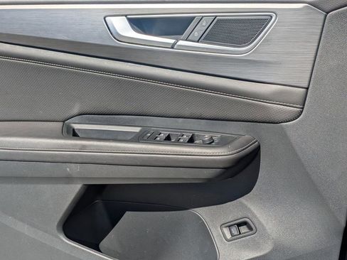 Used 2025 Volkswagen Atlas Cross Sport SE image 11