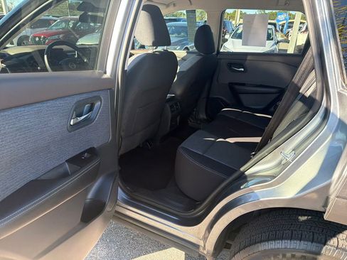 Used 2021 Nissan Rogue SV image 18