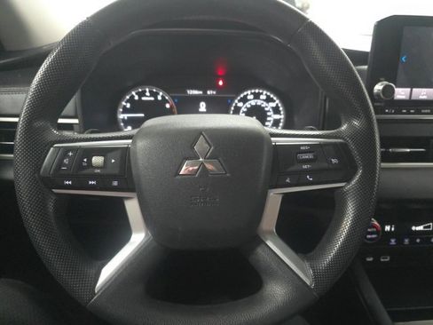 Used 2022 Mitsubishi Outlander ES image 29