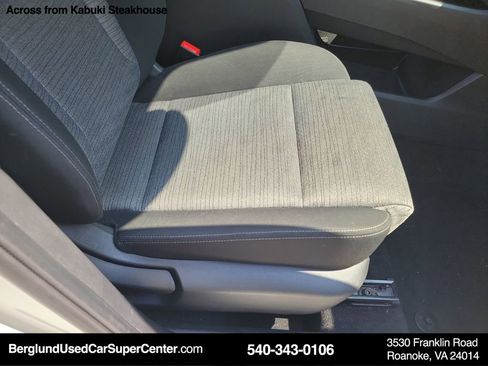 Used 2023 Nissan Rogue SV image 16