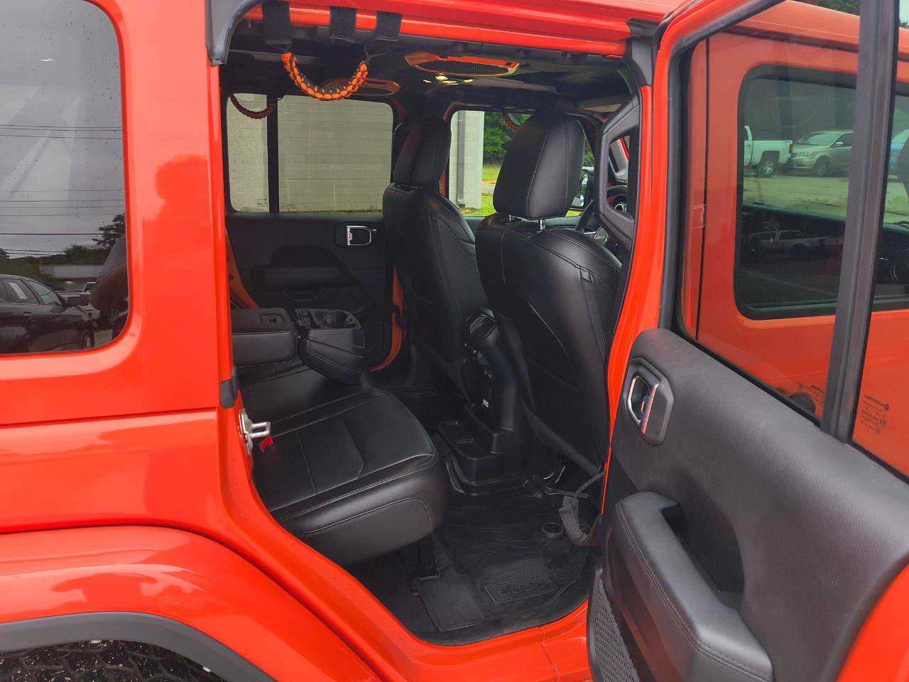 Used 2023 Jeep Wrangler Unlimited Sahara AWD/4WD image 10