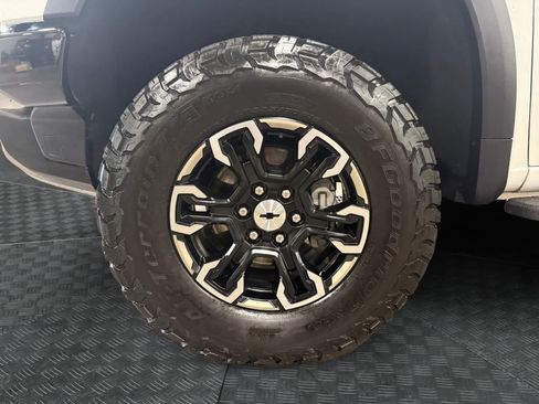 Used 2025 Chevrolet Silverado 1500 ZR2 AWD/4WD image 14