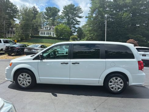 Used 2019 Dodge Grand Caravan SE FWD image 8
