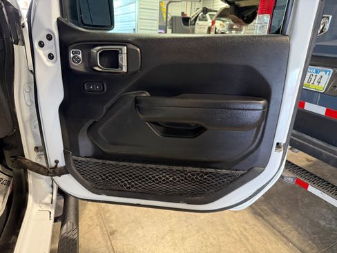 Used 2024 Jeep Wrangler Unlimited Sport AWD/4WD image 8