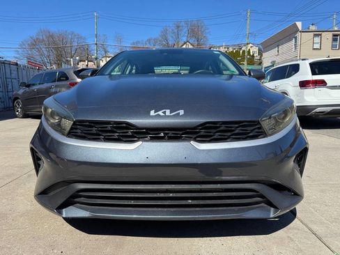 Used 2023 Kia Forte LXS image 2