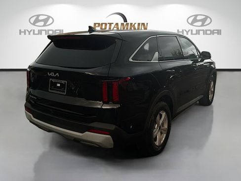 Used 2024 Kia Sorento LX FWD image 5