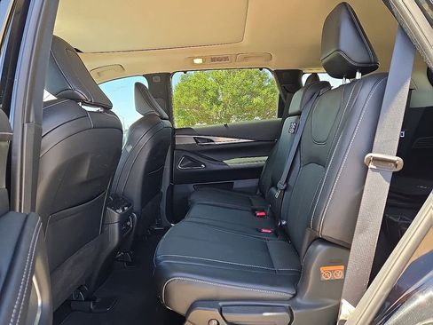 Used 2023 INFINITI QX60 Luxe w/ Vision Package FWD image 15