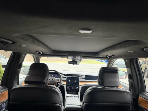 Used 2025 Jeep Grand Cherokee L Summit image 18