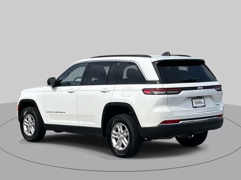 Used 2025 Jeep Grand Cherokee Laredo w/ Luxury Tech Group I RWD image 6