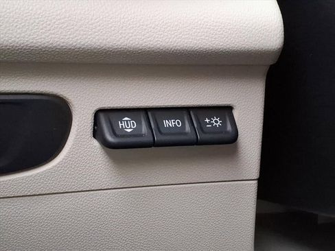 Used 2023 Buick Envision Avenir image 40