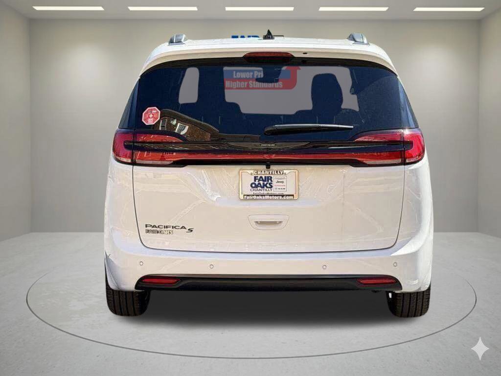 New 2026 Chrysler Pacifica Select w/ S Appearance Package FWD image 7