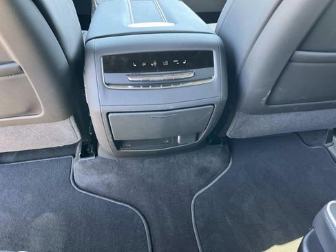 New 2026 Cadillac Escalade ESV Luxury AWD/4WD image 17