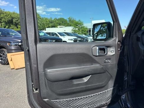 Used 2023 Jeep Wrangler Unlimited Sahara AWD/4WD image 30