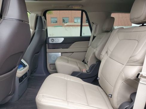 Certified 2024 Lincoln Navigator Reserve AWD/4WD image 29