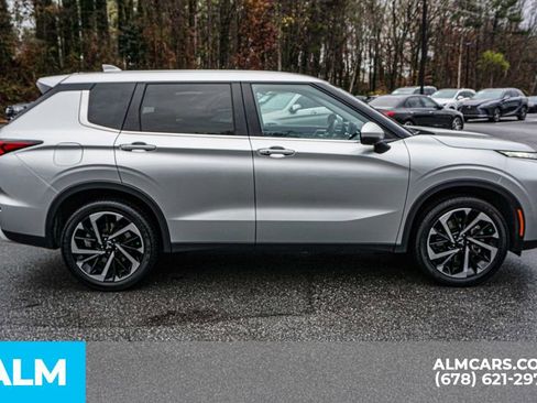 Used 2024 Mitsubishi Outlander SE image 8