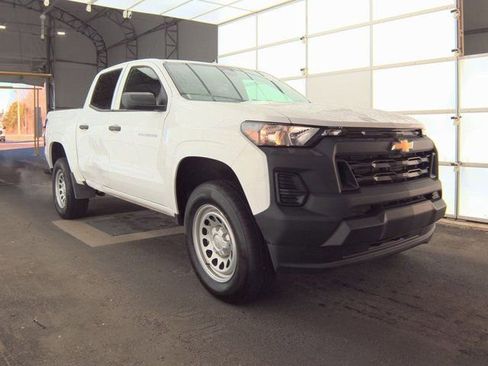 Used 2024 Chevrolet Colorado W/T image 3