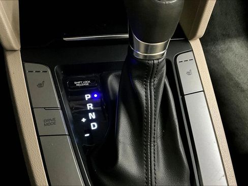Used 2017 Hyundai Elantra Value Edition FWD image 16