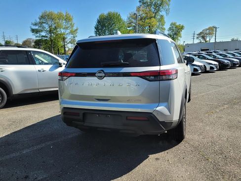 Used 2024 Nissan Pathfinder SV AWD/4WD image 7