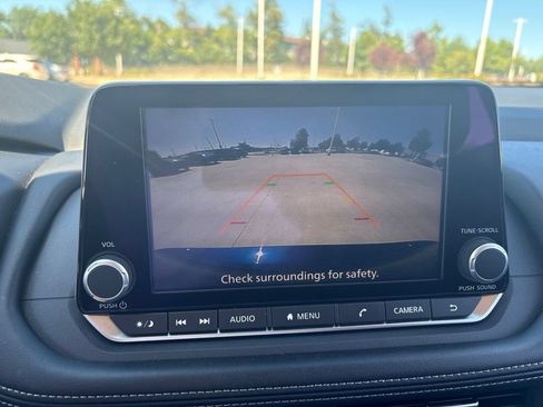 Used 2025 Nissan Rogue SV AWD/4WD image 26