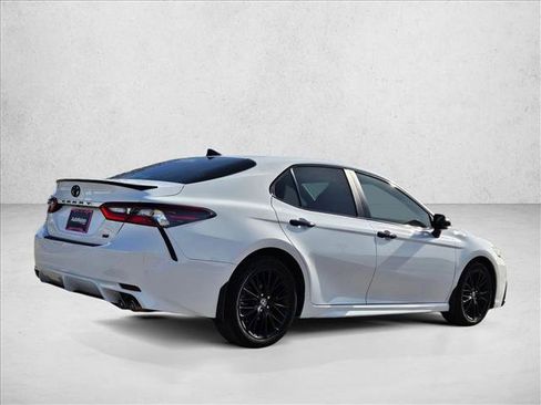 Used 2022 Toyota Camry SE image 5