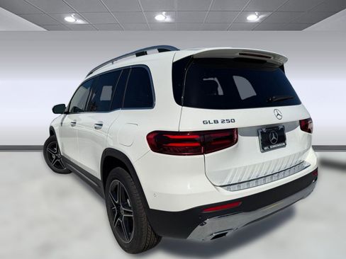 New 2026 Mercedes-Benz GLB 250 image 2