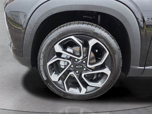 Used 2026 Chevrolet Trax RS w/ Sunroof Package FWD image 32