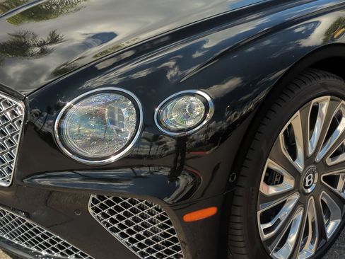 Used 2021 Bentley Continental GT V8 image 6