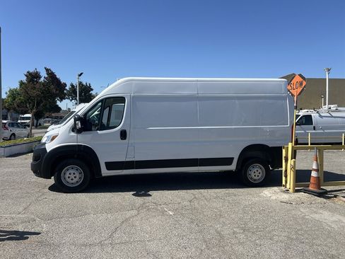 Used 2023 RAM ProMaster 2500 FWD image 4