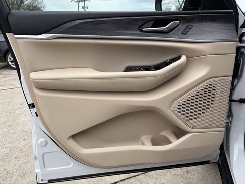 Used 2024 Jeep Grand Cherokee Limited image 20