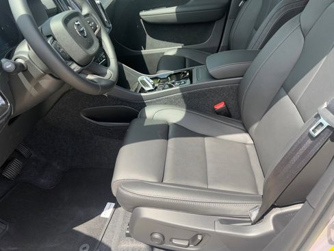 New 2026 Volvo XC40 B5 Ultra w/ Protection Package Premier image 16