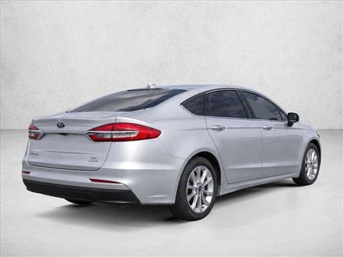 Used 2019 Ford Fusion SE FWD image 7