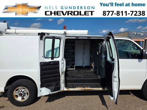 Used 2017 GMC Savana 3500 Extended RWD image 9