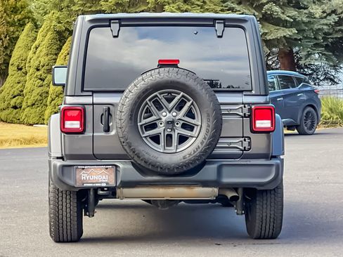Used 2024 Jeep Wrangler Sport S image 5