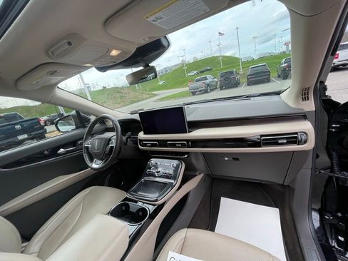 Used 2023 Lincoln Nautilus Reserve w/ Monochromatic Package AWD/4WD image 11