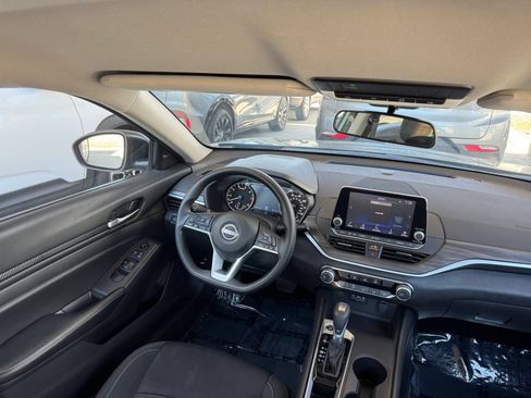 Used 2025 Nissan Altima 2.5 SV FWD image 30