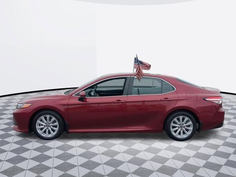 Used 2018 Toyota Camry LE FWD image 4