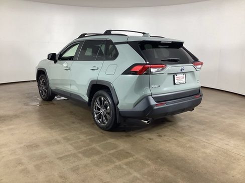 Used 2022 Toyota RAV4 XLE Premium AWD/4WD image 7