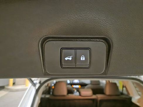 Used 2023 Nissan Rogue SL image 13