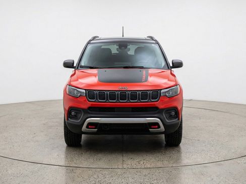 Used 2025 Jeep Compass Trailhawk AWD/4WD image 2