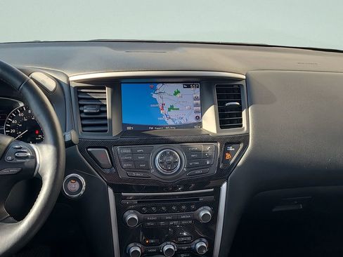 Used 2019 Nissan Pathfinder SL AWD/4WD image 18