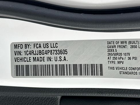 Used 2023 Jeep Grand Cherokee L Limited w/ Black Appearance Package RWD image 34