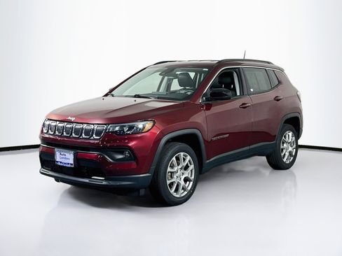 Used 2022 Jeep Compass Latitude AWD/4WD image 1