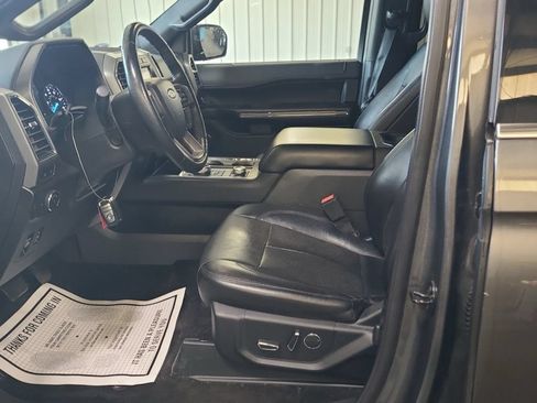 Used 2018 Ford Expedition XLT w/ Equipment Group 202A AWD/4WD image 8