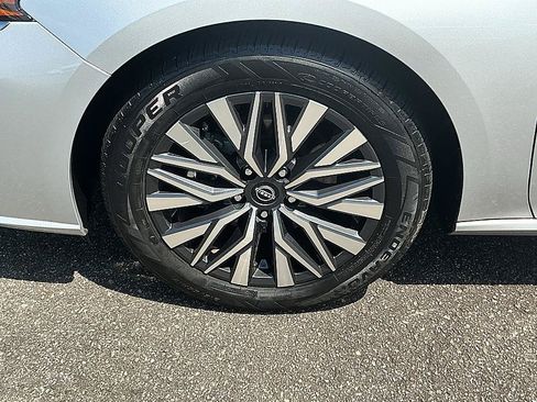 Certified 2024 Nissan Altima 2.5 SV FWD image 10