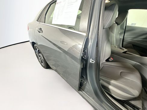Used 2025 Hyundai Elantra SEL FWD image 28